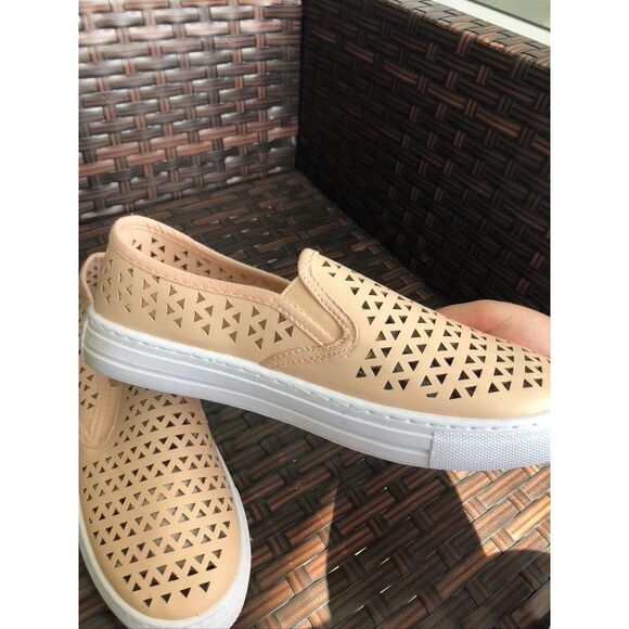 NWT Laser Cut Slip-On - Picture 5 of 6